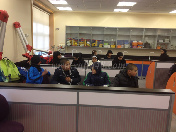 طلاب من المدرسة الثانوية الشاملة – يافا يشاركون في جولة تعليمية إلى حيفا